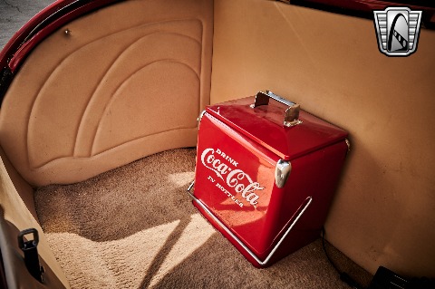 1932 Ford 5 Window image 108