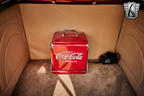 1932 Ford 5 Window image 109