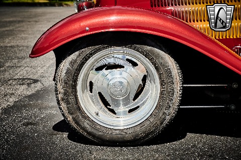 1932 Ford 5 Window image 129