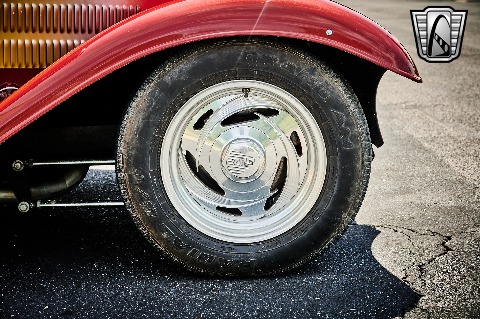 1932 Ford 5 Window image 132