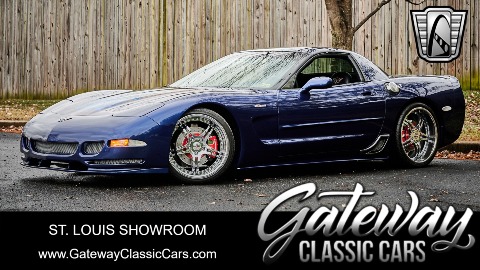 2004 Chevrolet Corvette image 2