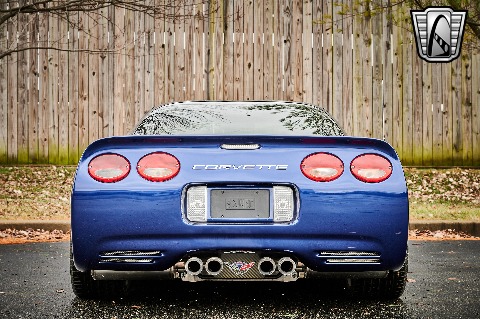 2004 Chevrolet Corvette image 13