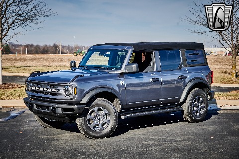 2022 Ford Bronco image 3