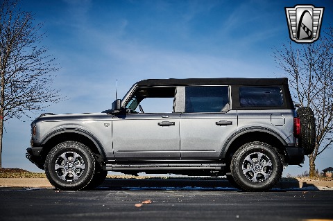 2022 Ford Bronco image 8