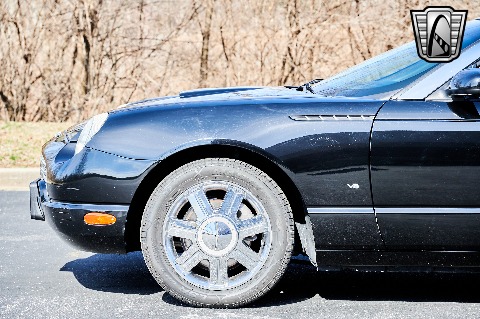 2004 Ford Thunderbird image 27