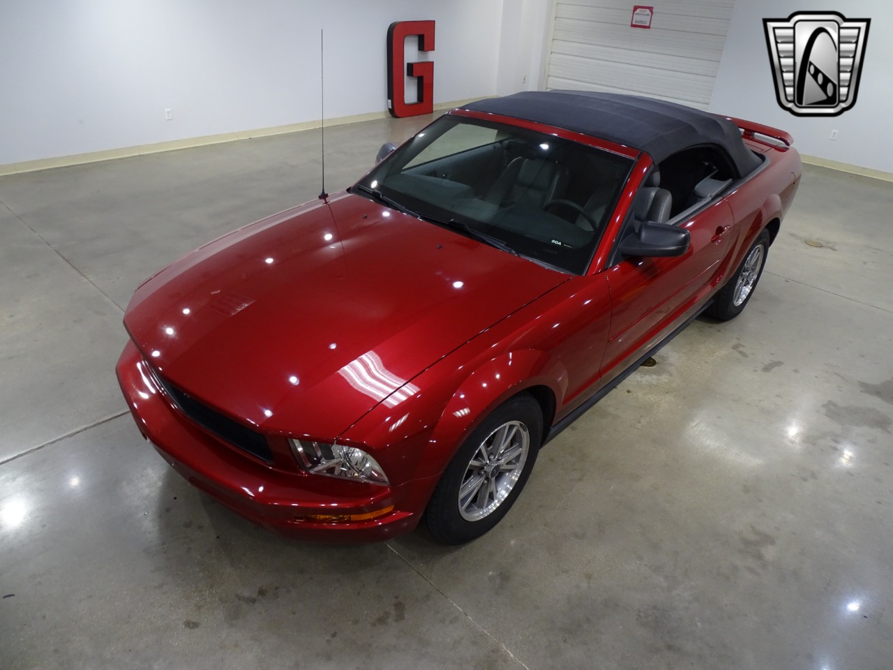 2005 Ford Mustang 32