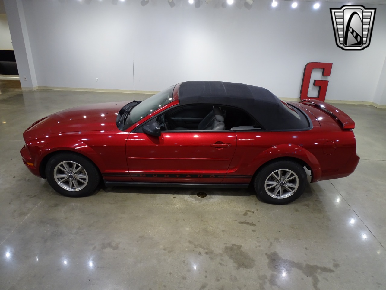 2005 Ford Mustang 34