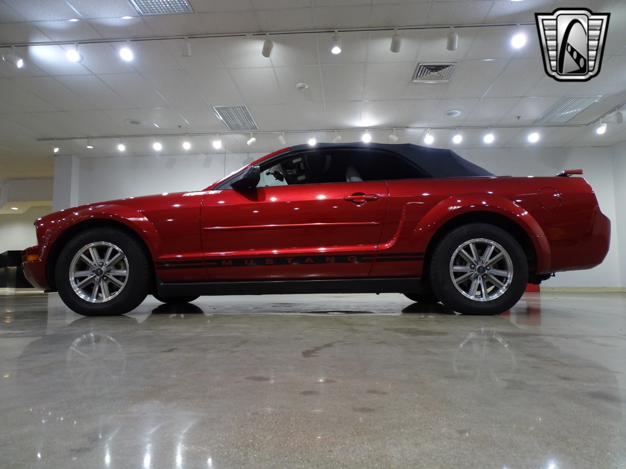 2005 Ford Mustang 35