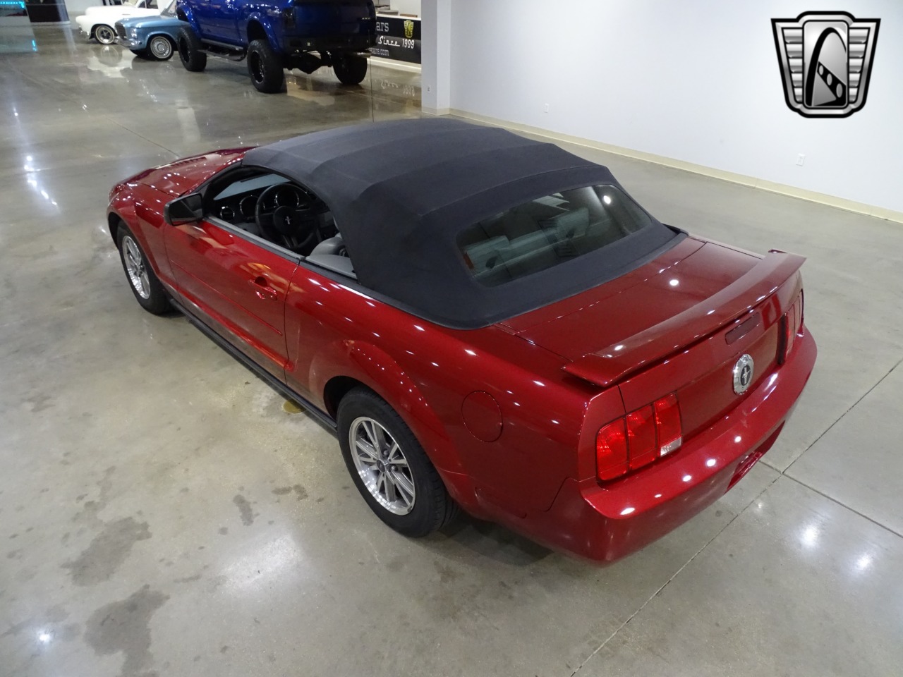 2005 Ford Mustang 36