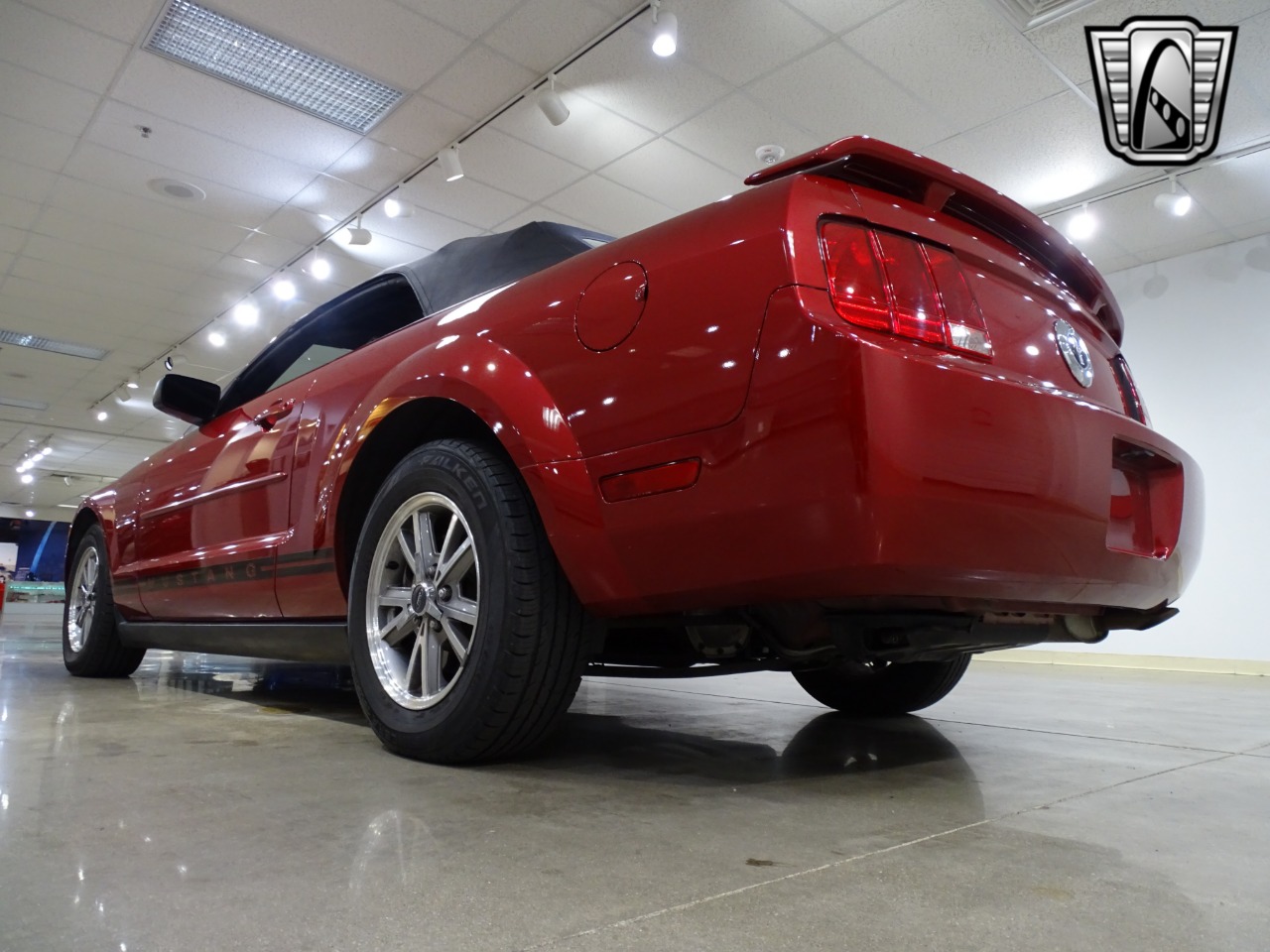 2005 Ford Mustang 37