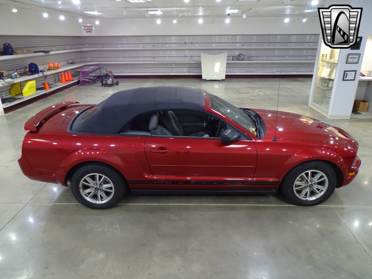 2005 Ford Mustang 42