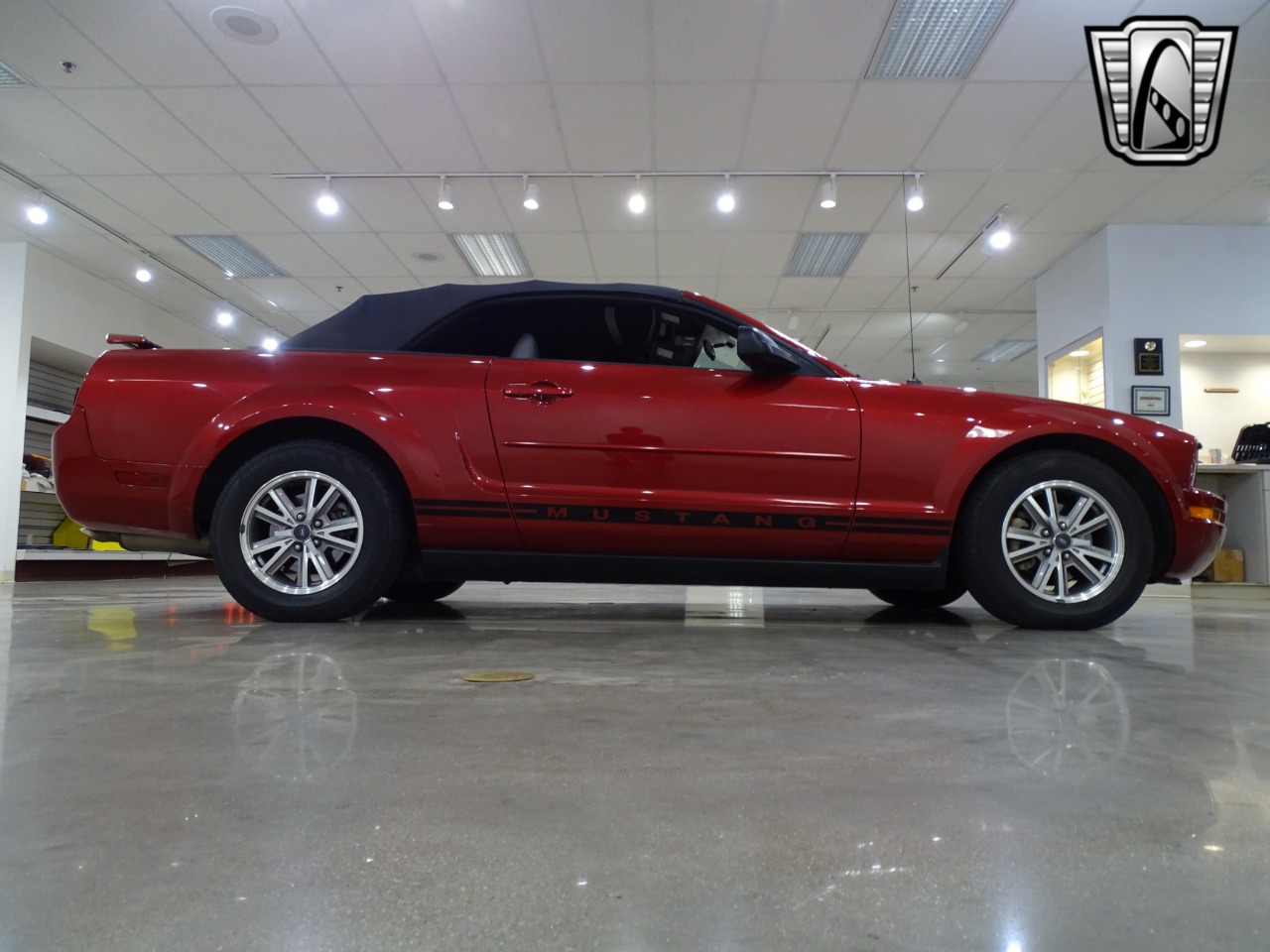 2005 Ford Mustang 43