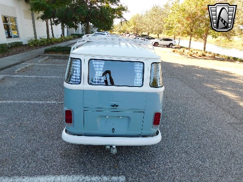 1996 Volkswagen Bus image 8