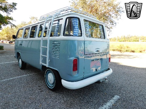 1996 Volkswagen Bus image 10