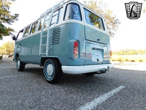 1996 Volkswagen Bus image 11