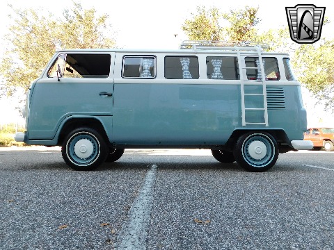 1996 Volkswagen Bus image 12