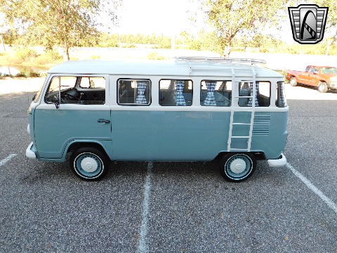 1996 Volkswagen Bus image 13