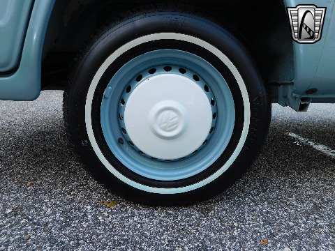 1996 Volkswagen Bus image 18