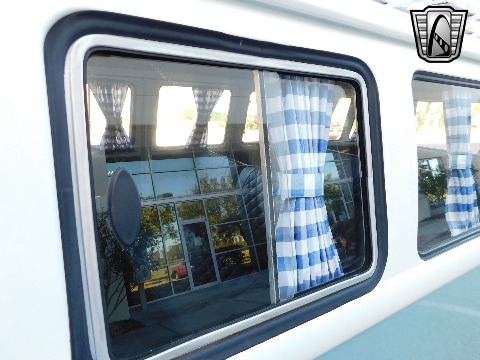 1996 Volkswagen Bus image 19