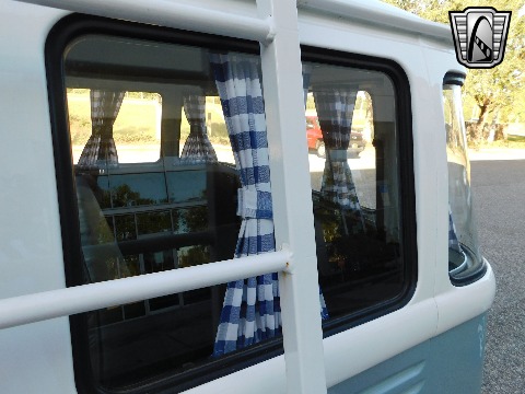 1996 Volkswagen Bus image 22