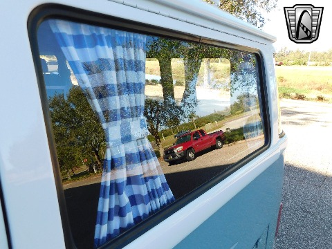 1996 Volkswagen Bus image 24