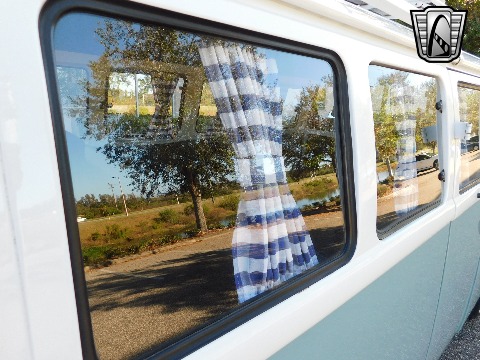 1996 Volkswagen Bus image 26