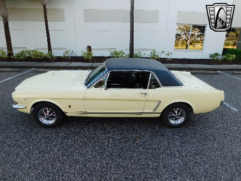 1965 Ford Mustang image 23