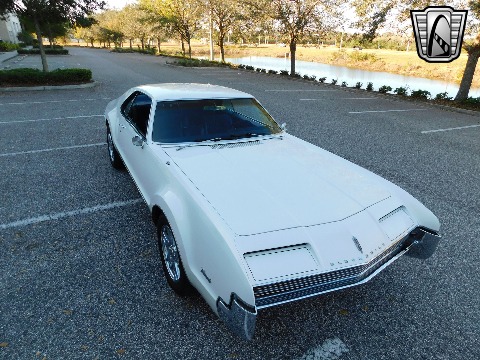 1966 Oldsmobile Toronado image 9