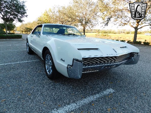 1966 Oldsmobile Toronado image 10