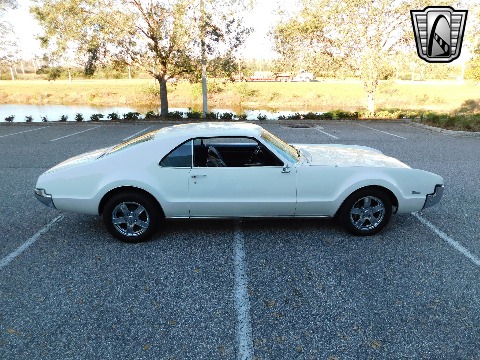 1966 Oldsmobile Toronado image 13