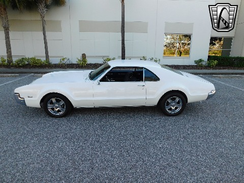 1966 Oldsmobile Toronado image 23