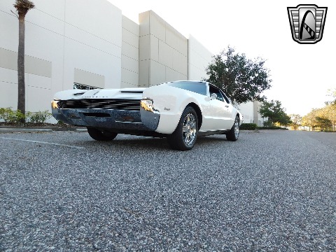 1966 Oldsmobile Toronado image 25