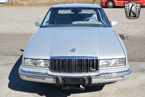 1990 Buick Riviera image 3