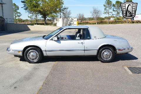 1990 Buick Riviera image 4