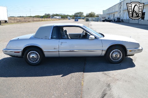 1990 Buick Riviera image 6