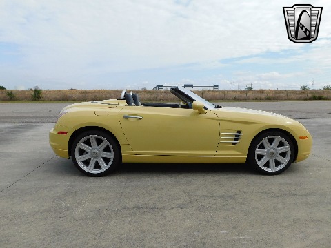 2005 Chrysler Crossfire image 4