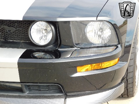 2007 Ford Mustang image 32