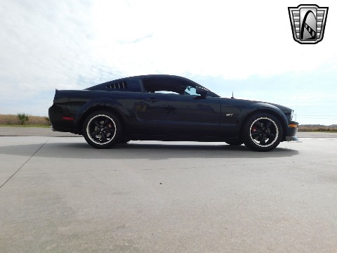 2007 Ford Mustang image 12