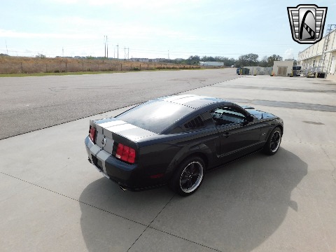 2007 Ford Mustang image 14
