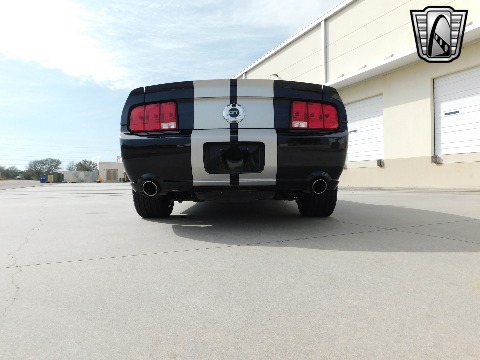 2007 Ford Mustang image 17