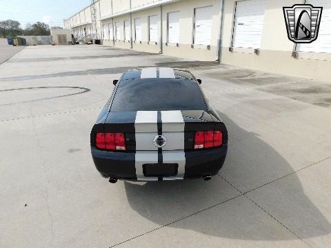 2007 Ford Mustang image 18