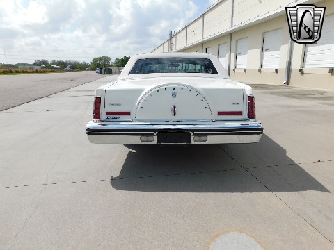 1982 Lincoln Continental image 5