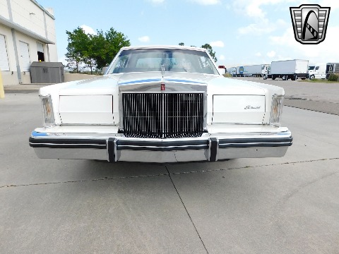 1982 Lincoln Continental image 40