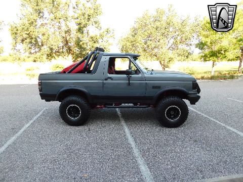 1991 Ford Bronco image 4