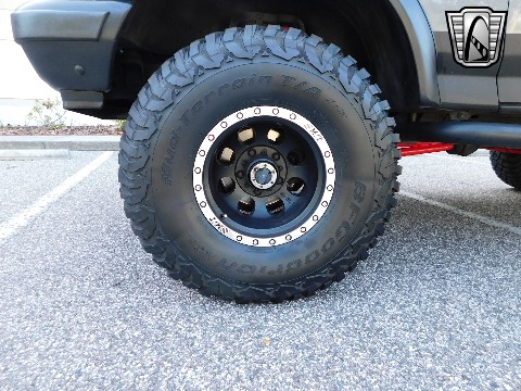 1991 Ford Bronco image 33