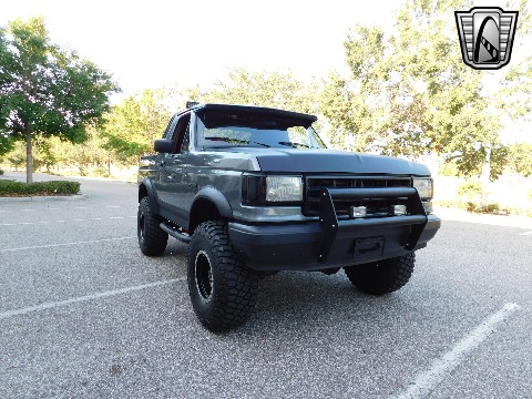 1991 Ford Bronco image 10