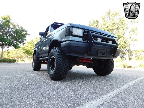 1991 Ford Bronco image 11
