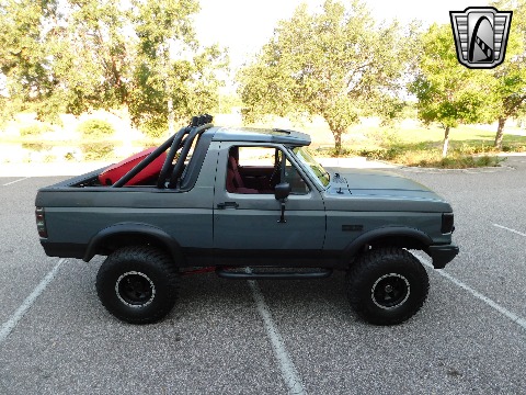 1991 Ford Bronco image 13