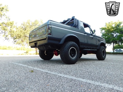 1991 Ford Bronco image 16