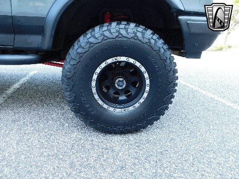 1991 Ford Bronco image 68